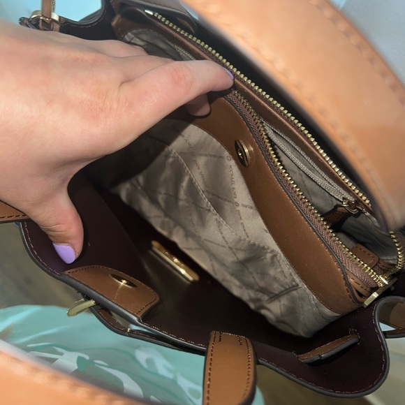 Michael kors purse - Picture 5 of 7